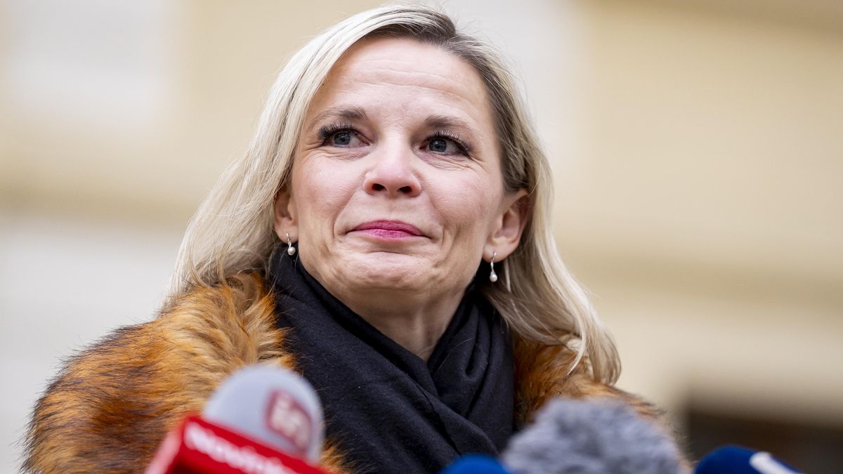 Příští ministryně pro místní rozvoj se krátce před jmenováním provdala